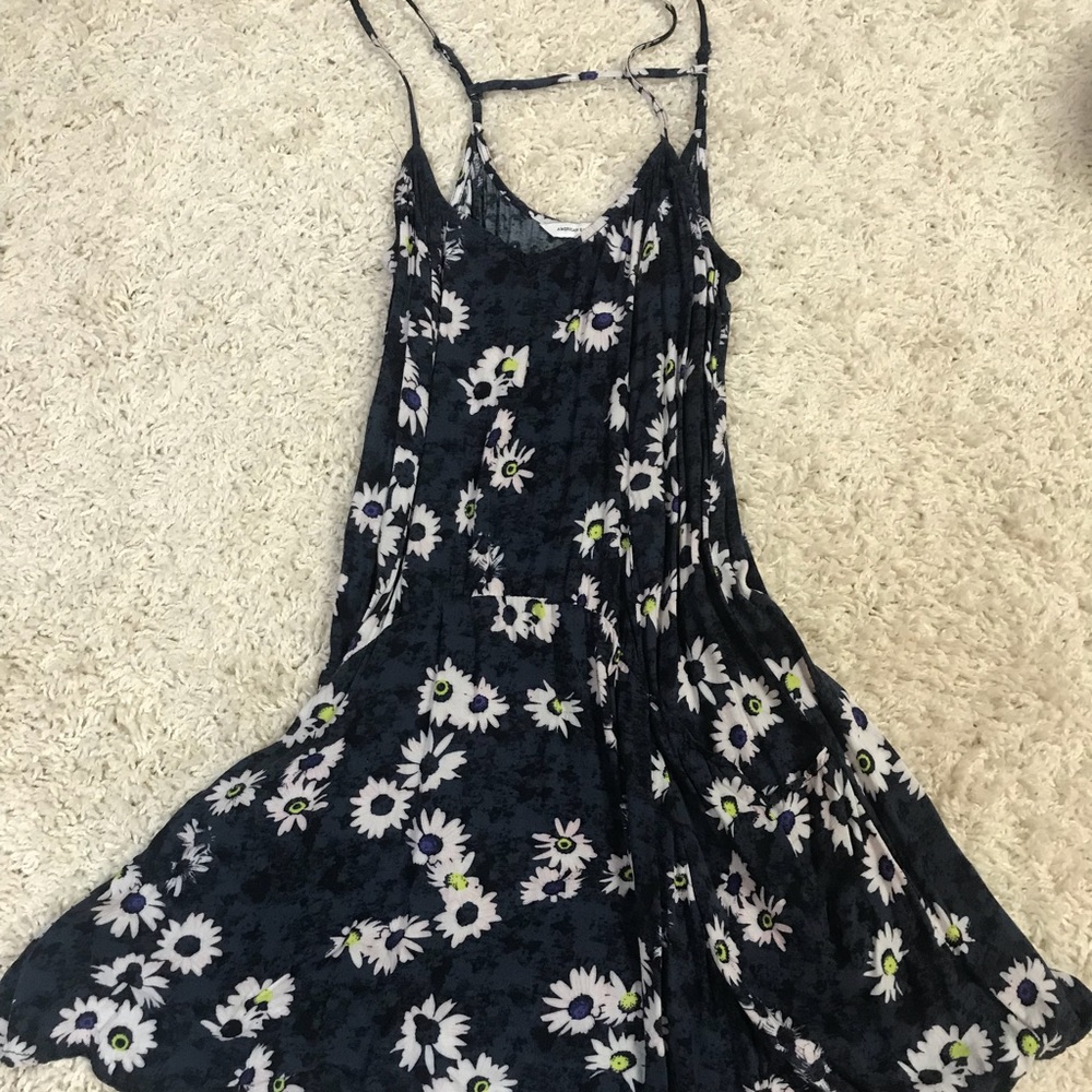 mini flowery dress with pockets! super cute